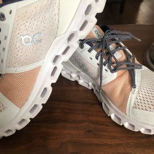 On Cloud women shoes. Very good condition! Size 8W